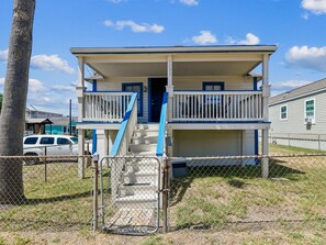 Exterior - Beach Space Cottage | Steps to Beach! (Galveston)