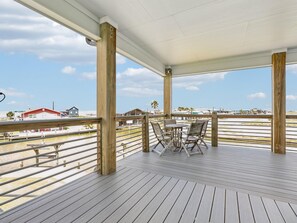 Outdoor dining - Limehouse | Gorgeous Canal Front Home + Dock! (Rockport)