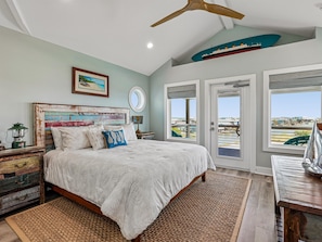 Room - Limehouse | Gorgeous Canal Front Home + Dock! (Rockport)