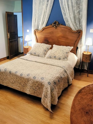 A bed with a floral bedspread, two matching pillows, and a wooden headboard. - TWO Dog-Friendly Gites in the Cévennes with 2 Private Pools and enclosed gardens (Gagnières)