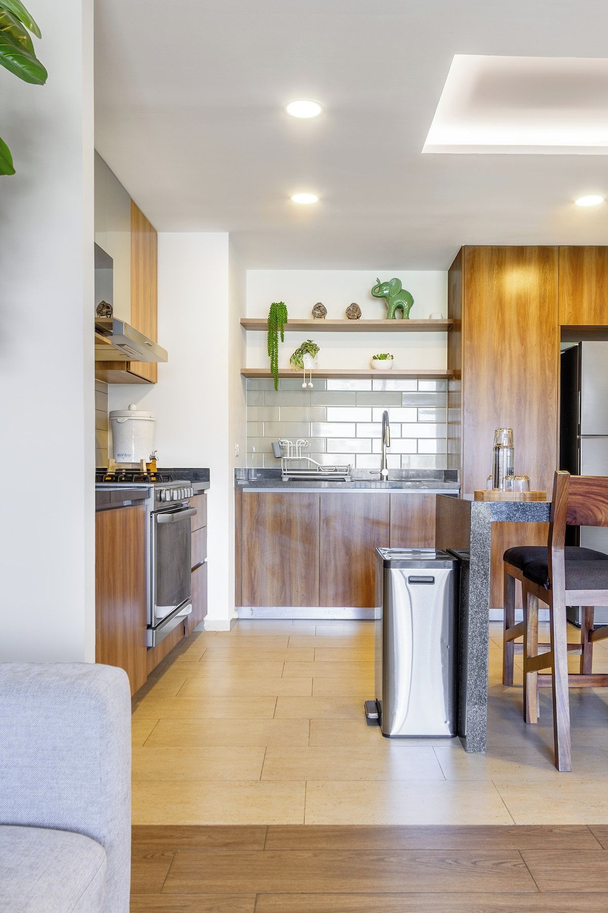 Cafetière/bouilloire, four, plaque de cuisson, blender