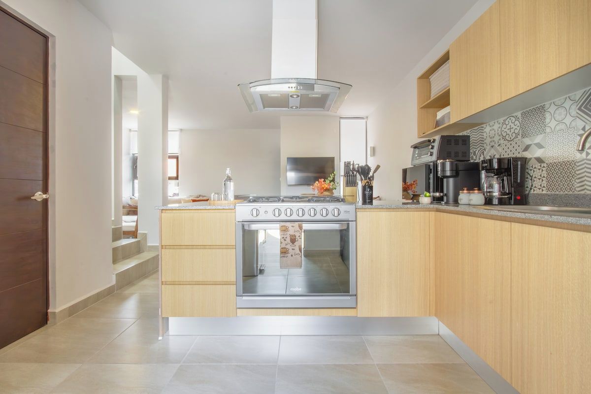 Coffee/tea maker, fridge, microwave, oven