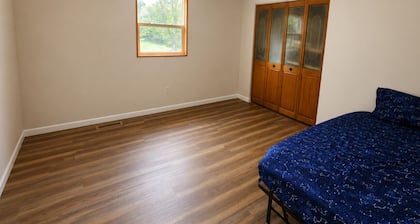 Tranquil 3-bedroom Mountain View Farmhouse in Charming Greeneville