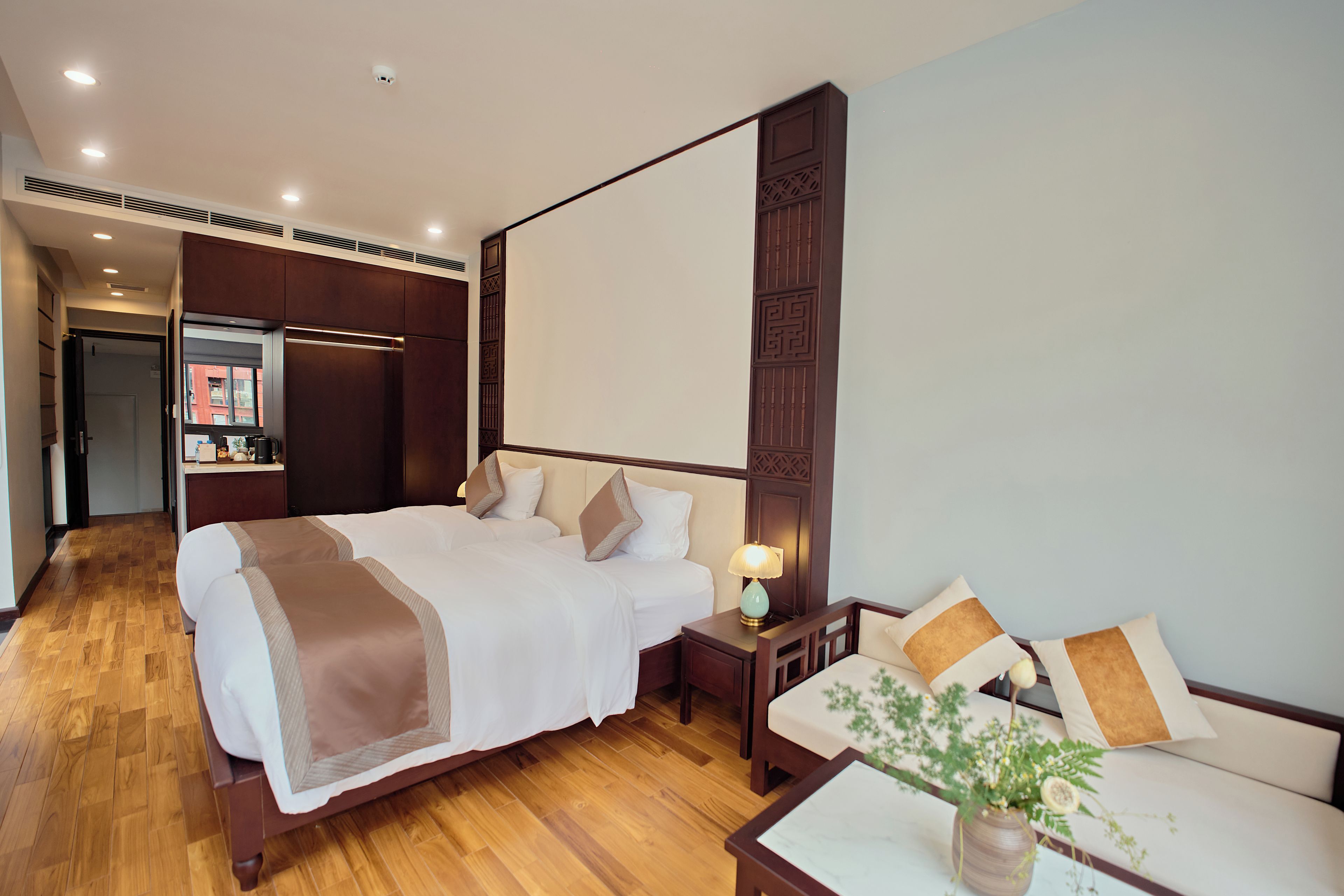 Deluxe Double or Twin Room, Balcony, City View | Desk, laptop workspace, blackout drapes, soundproofing