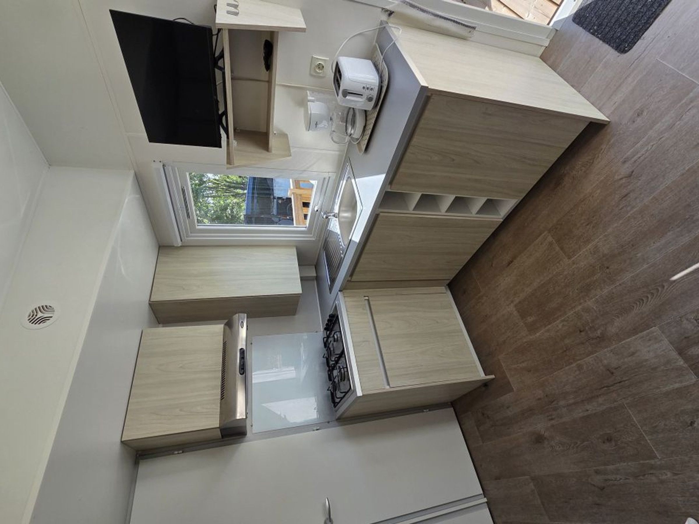Coffee/tea maker, fridge, microwave