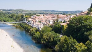 A coastal town with a river, a bridge, and a beach. - Mobile home AC, pets allowed - 6 guests (Cessenon-sur-Orb)