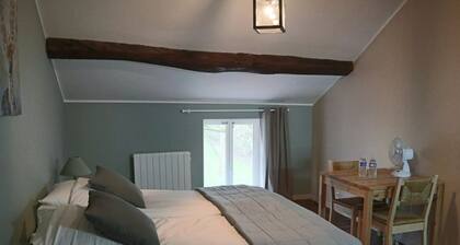 Comfortable Family Room with Breakfast at the Farm