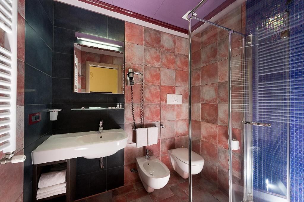 Single Room | Bathroom
