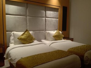 A hotel room with a large bed, two pillows, and a headboard. - Al Rayyan Tower (Jeddah)