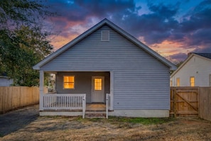 A single-story house with a gabled roof, a front porch, and a wooden fence. - 3-bedroom house in beautiful Sumter with cool AC breeze (Sumter)