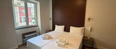 Comfort Quadruple Room | Egyptian cotton sheets, premium bedding, minibar, desk