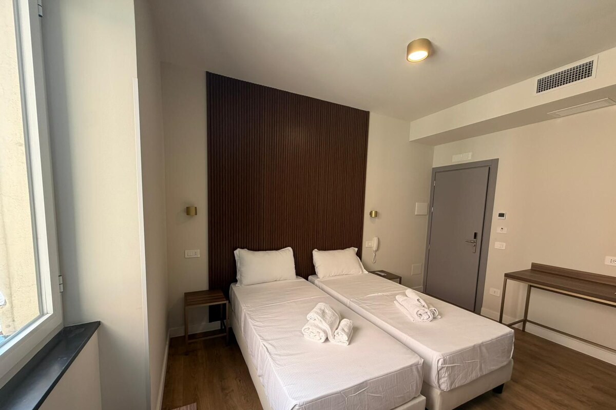 Habitación Confort con 1 cama matrimonial o 2 individuales | Sábanas de algodón egipcio, ropa de cama de alta calidad y minibar