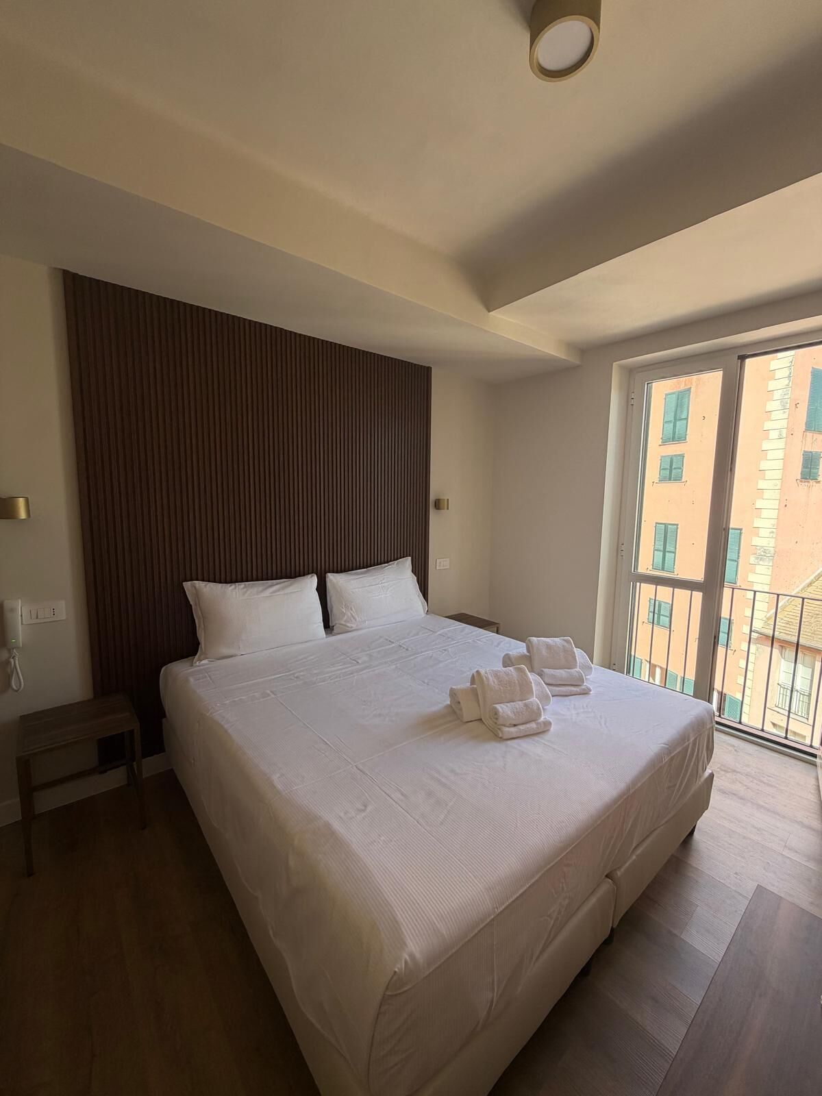 Egyptian cotton sheets, premium bedding, minibar, desk