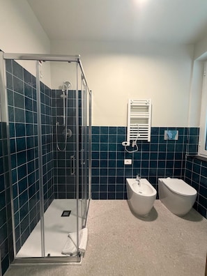 Shower - Hotel Europa (GENOVA)