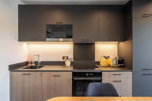 茶具/咖啡用具、冰箱、微波炉、烤箱