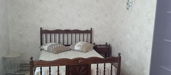 Detached, single-story apartment in a completely quiet location, 500 meters from downtown