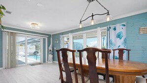 Dining - Perfect get away w/ heated pool. Golf view, Close by the Beach and park to walk. (Rotonda West)