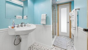 Bathroom - Perfect get away w/ heated pool. Golf view, Close by the Beach and park to walk. (Rotonda West)