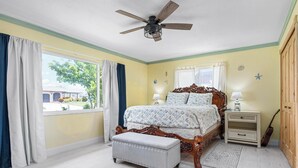 Room - Perfect get away w/ heated pool. Golf view, Close by the Beach and park to walk. (Rotonda West)
