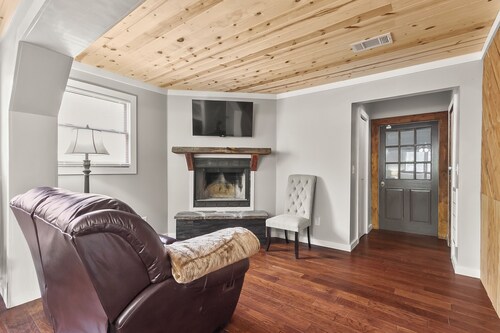 Cedarstone Cabin on 3 acres - 10 min to the University of Alabama