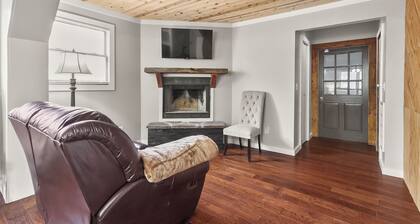 Cedarstone Cabin on 3 acres - 10 min to the University of Alabama