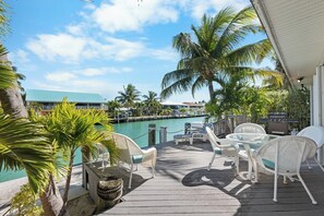 屋外ダイニングエリア