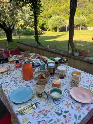 屋外ダイニングエリア