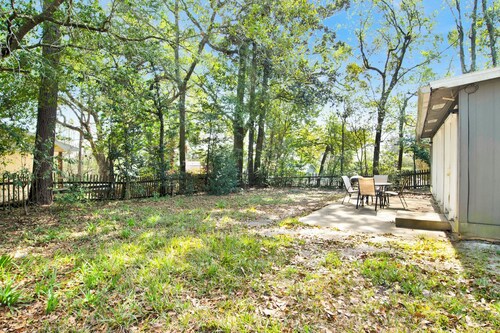 Comfortable and spacious 2BR 2Bth updated Spring Hill Cottage