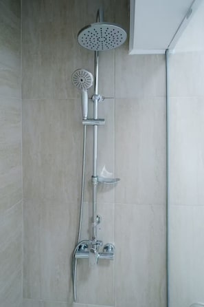 A shower with a handheld showerhead, a fixed showerhead, and a handheld shower hose. - Cozy 1-bedroom apartment in lovely București with Ac Mavie Studio 2 (București)