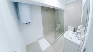 Bathroom - Cozy 1-bedroom apartment in lovely București with Ac Mavie Studio 2 (București)