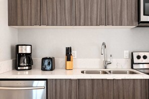 ☕ Coffee and beverage station—thoughtful culinary details ready for effortless morning routines. - The Penn Hotel - King & Queen Bed | Gaslamp Life (San Diego)