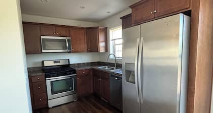 Modern Townhome Walking Distance of Downtown