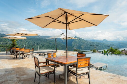 TOPOWA CLUB HOUSE RESORT