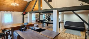 Living area - The Pierrefonds Cabin (Pierrefonds)