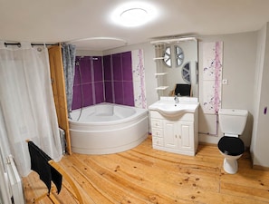 Hair dryer, toilet paper - The Pierrefonds Cabin (Pierrefonds)