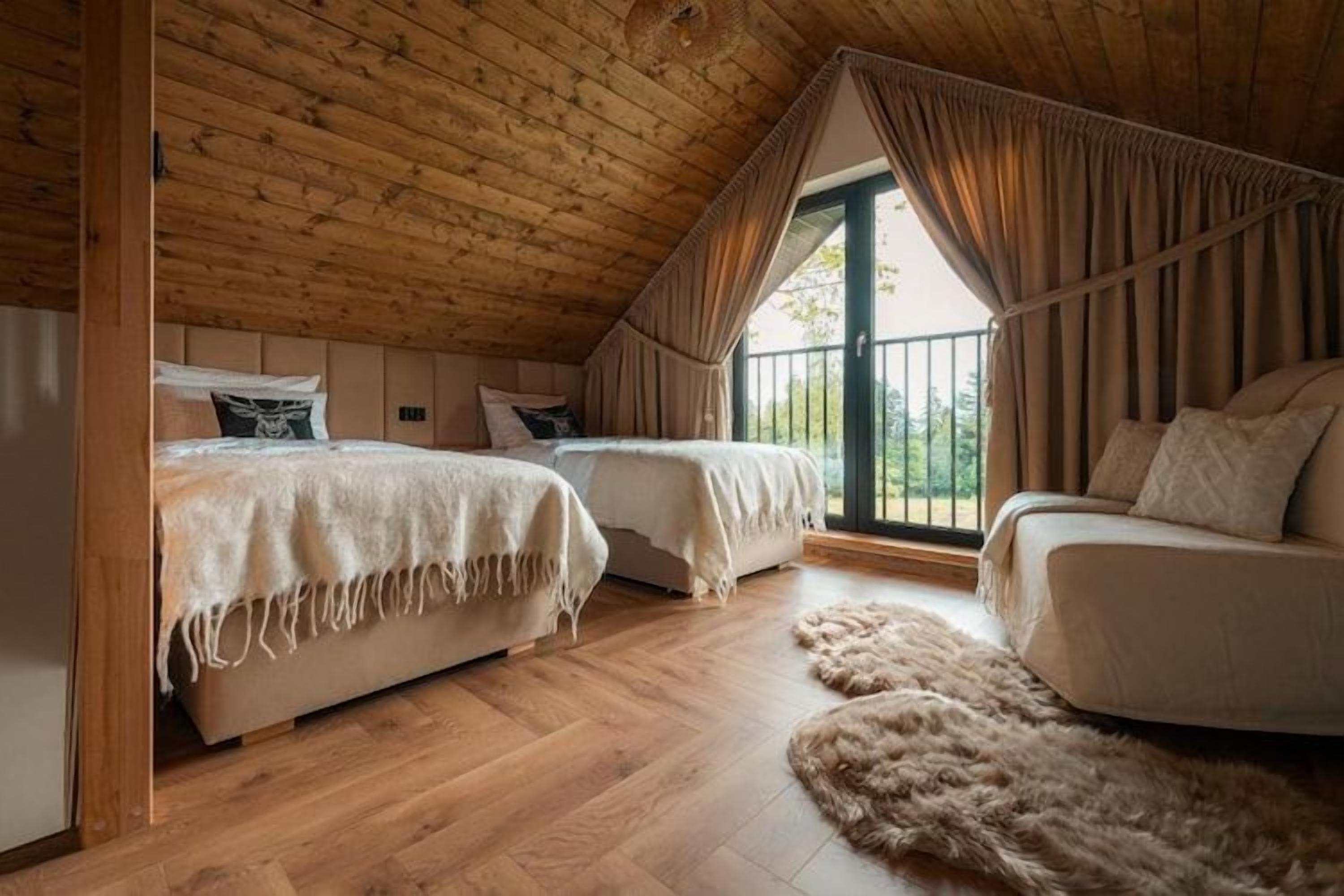 Travel crib, WiFi (free), bed sheets