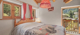 Chalet 'Lo Pailler De Nonno' with Mountain View, Shared Garden, and Wi-Fi
