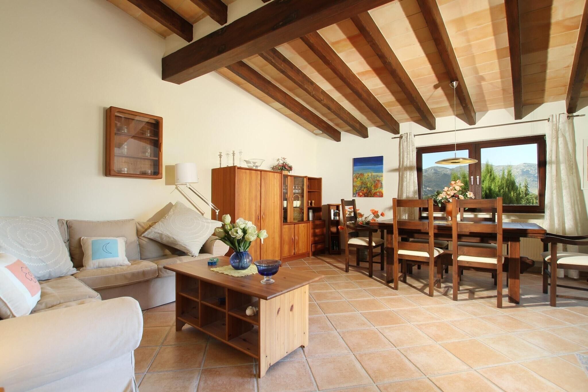 Smart TV, fireplace, DVD player, table tennis