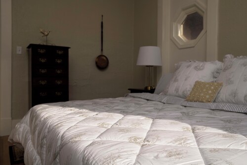 Historic Downtown Stay on the Square