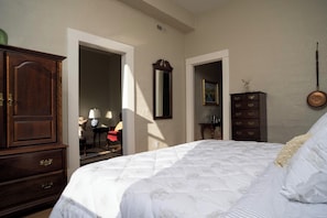 A bedroom with a large bed, a wardrobe, a dresser, and a mirror. - Historic Downtown Stay on the Square (Lebanon)
