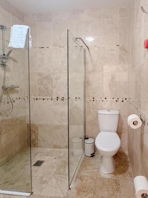Bathroom - Prince Of Wales Rd - Apartment 1 (Norwich)