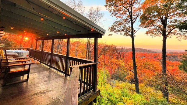A wooden deck with a railing overlooking a forested landscape. - Epic Mountaintop Views • HotTub • Billiard Near Shenandoah Natl Park • Vineyards (Front Royal)