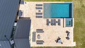 An aerial view of a residential property with a swimming pool, outdoor seating area, and a covered patio. - Kingsland Cove - Sleeps 20, Pool & Lake LBJ Dock (Kingsland)