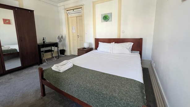 Basic Double Room, City View - São Lázaro Bhuiyan Family Host (Lisboa)