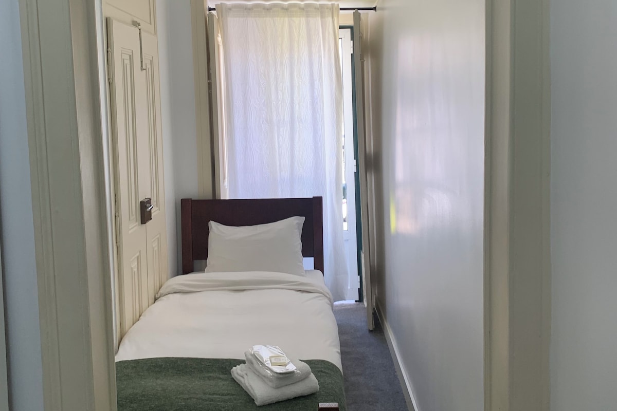 Basic Room, City View