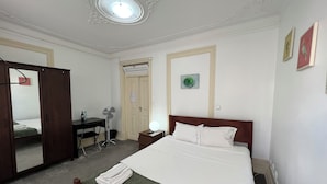 Basic Double Room, City View - São Lázaro Bhuiyan Family Host (Lisboa)