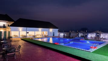 2 piscinas al aire libre