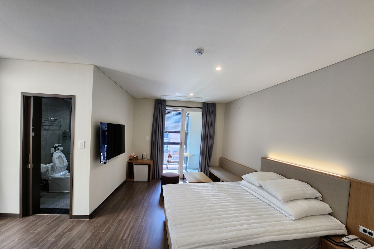 Suite – deluxe | Skrivebord og wi-fi (inkludert)