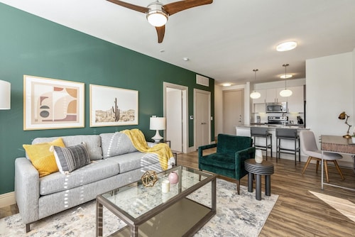 Landing Amazing 3BD in Patterson Place