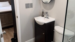 Bathroom - Modern Retreat  2.5 Baths + Patio Sleeps 4 (Tampa)